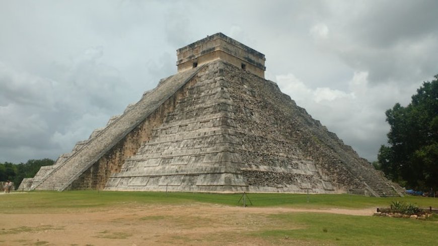 "Los Mayas: Una Civilización Avanzada y Sofisticada que Dejó un Legado Imperecedero"