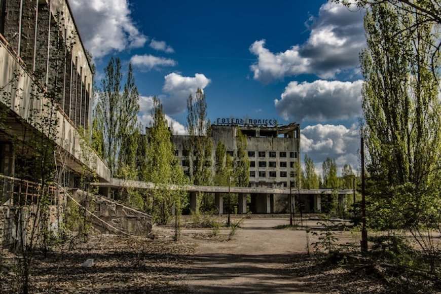 "Chernóbil: Un Legado Oscuro y las Lecciones Aprendidas de la Seguridad Nuclear"