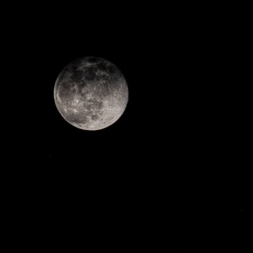"NASA anuncia fecha histórica: Los humanos vivirán y trabajarán en la Luna en el año 2030"